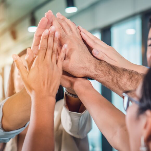 Som team på PLAYipp eller som partner till oss är det viktigt att fira. Vi delar våra framgångar, det gör oss framgångsrika i vårt arbete med digital signage, informationsskärmar och medarbetarkommunikation.